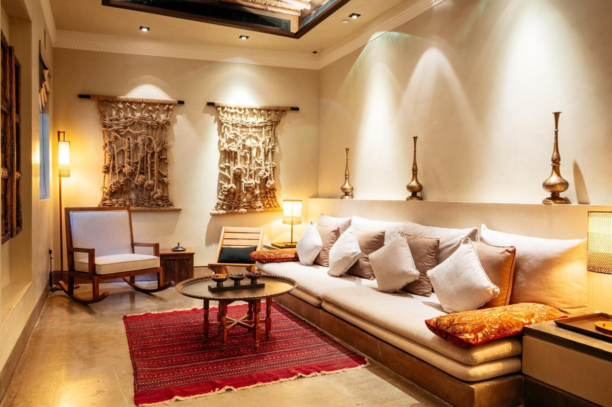 Hotel The Chedi Al Bait, Szardża Zewnętrze zdjęcie A living room in a hotel