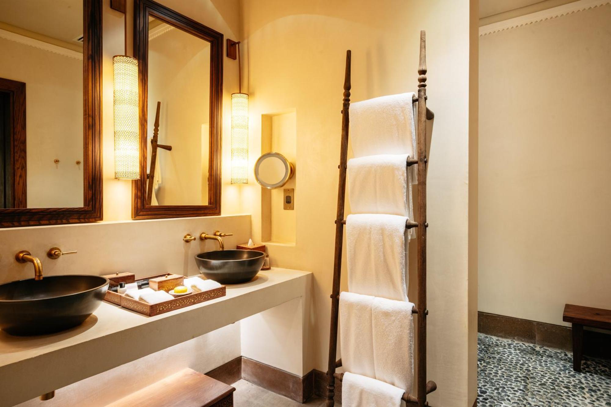 Hotel The Chedi Al Bait, Szardża Zewnętrze zdjęcie Bathroom at The Oberoi, Mumbai