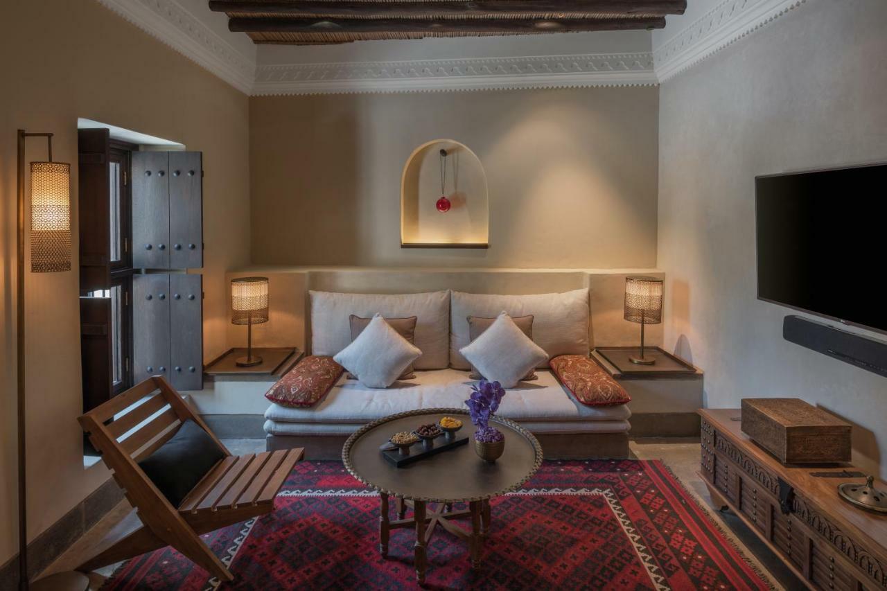 Hotel The Chedi Al Bait, Szardża Zewnętrze zdjęcie A living room at the hotel